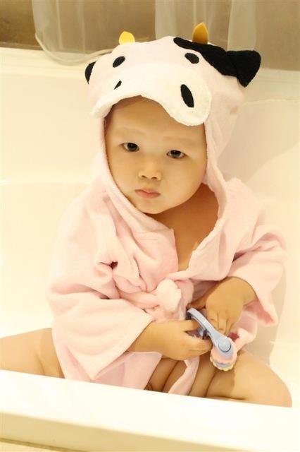 Cartoon hooded baby bathrobe