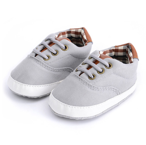 Solid color casual shoes