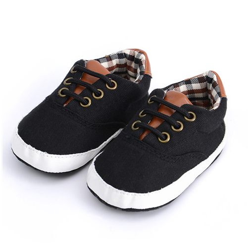 Solid color casual shoes