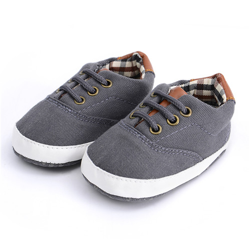 Solid color casual shoes